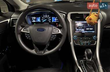 Седан Ford Fusion 2016 в 
