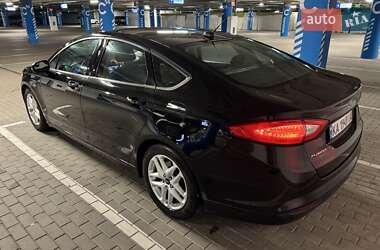 Седан Ford Fusion 2016 в 