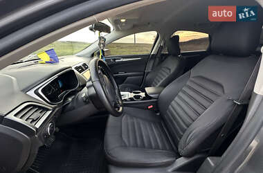 Седан Ford Fusion 2013 в 