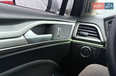 Седан Ford Fusion 2018 в 