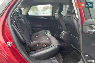 Седан Ford Fusion 2016 в 