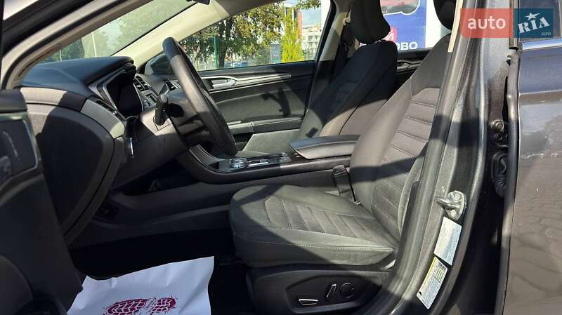 Седан Ford Fusion 2016 в Львові