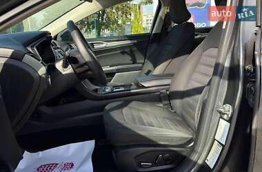 Седан Ford Fusion 2016 в 