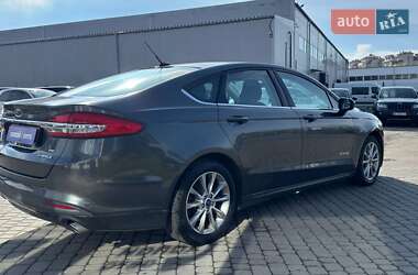 Седан Ford Fusion 2016 в 