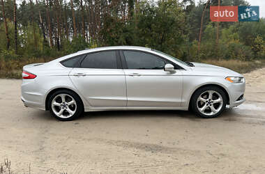 Седан Ford Fusion 2015 в 