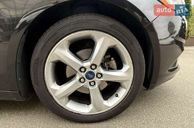 Седан Ford Fusion 2015 в 