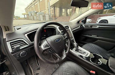 Седан Ford Fusion 2015 в 