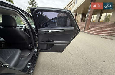 Седан Ford Fusion 2015 в 