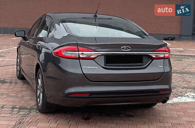 Седан Ford Fusion 2017 в 