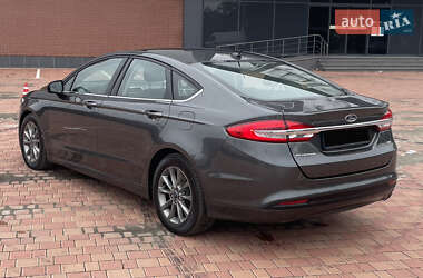 Седан Ford Fusion 2017 в 