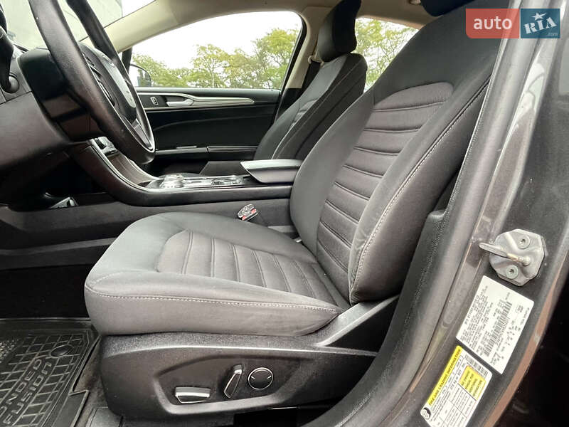 Седан Ford Fusion 2017 в Одесі