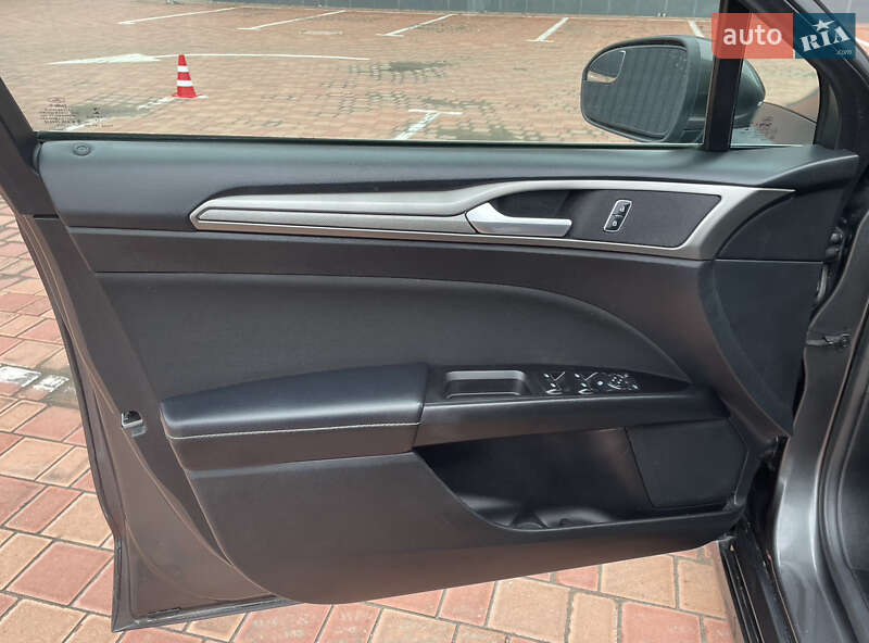 Седан Ford Fusion 2017 в Одесі