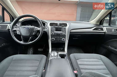Седан Ford Fusion 2017 в 