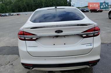 Седан Ford Fusion 2017 в 