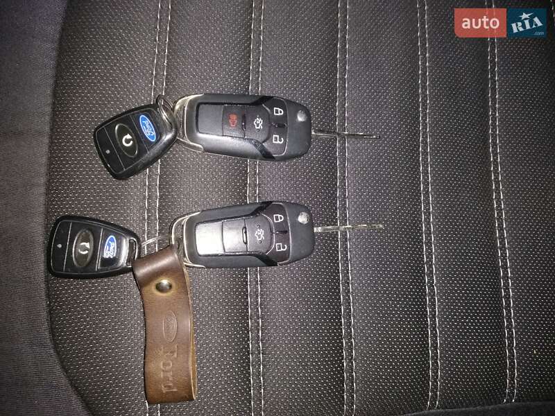 Седан Ford Fusion 2014 в Верховине