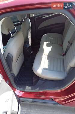 Седан Ford Fusion 2013 в 
