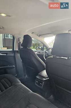 Седан Ford Fusion 2015 в 