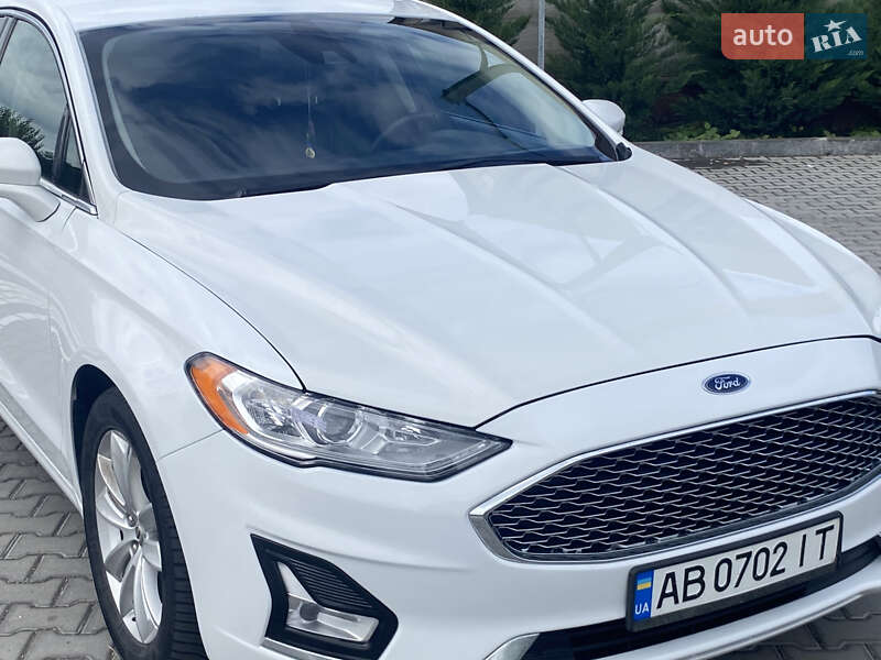 Седан Ford Fusion 2019 в 