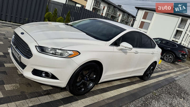 Седан Ford Fusion 2014 в Львові