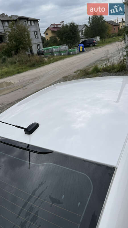 Седан Ford Fusion 2014 в Львові