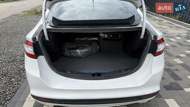 Седан Ford Fusion 2014 в Львові