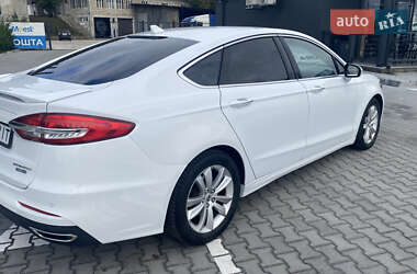 Седан Ford Fusion 2019 в 