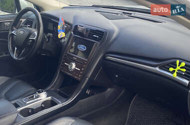 Седан Ford Fusion 2019 в 
