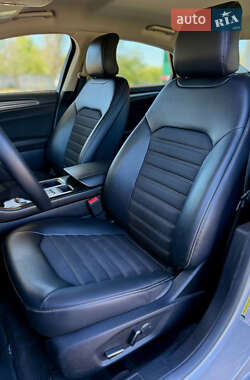 Седан Ford Fusion 2017 в 
