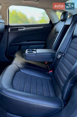 Седан Ford Fusion 2017 в 