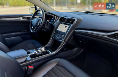Седан Ford Fusion 2017 в 