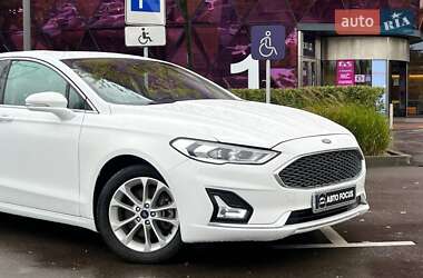 Седан Ford Fusion 2019 в 