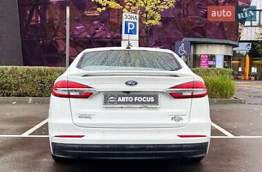 Седан Ford Fusion 2019 в 