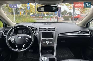 Седан Ford Fusion 2019 в 
