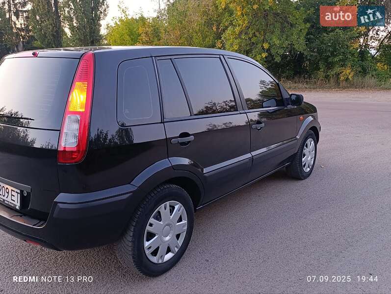 Хэтчбек Ford Fusion 2005 в Радомышле