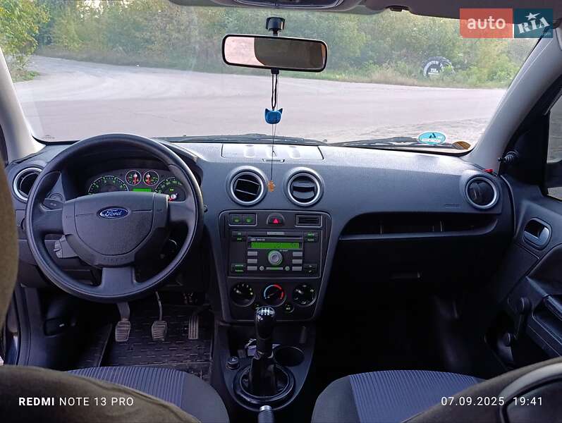 Хэтчбек Ford Fusion 2005 в Радомышле