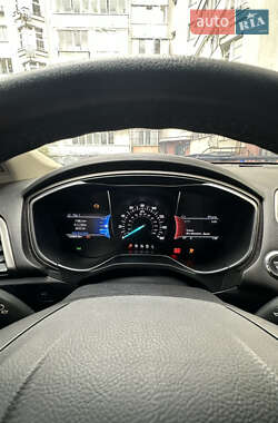 Седан Ford Fusion 2016 в 