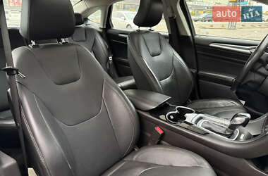 Седан Ford Fusion 2015 в 