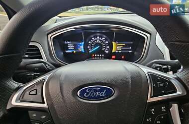 Седан Ford Fusion 2015 в 