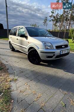 Хэтчбек Ford Fusion 2004 в 