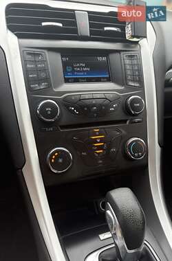 Седан Ford Fusion 2015 в 