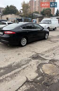 Седан Ford Fusion 2015 в 