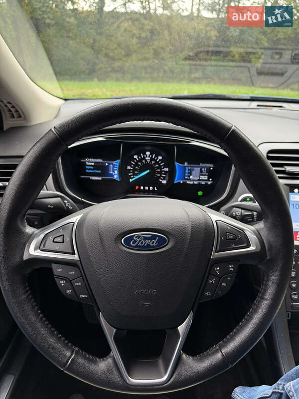 Седан Ford Fusion 2016 в Львові