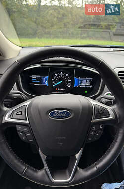 Седан Ford Fusion 2016 в 