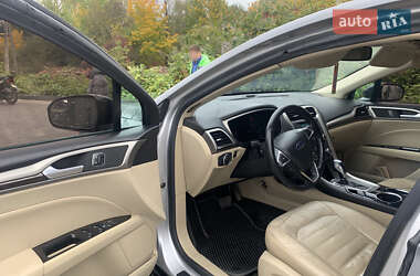 Седан Ford Fusion 2013 в 