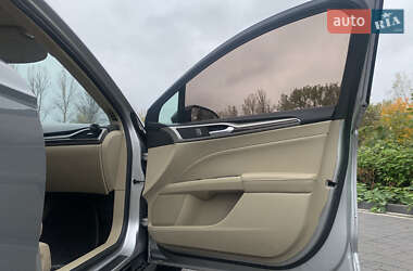 Седан Ford Fusion 2013 в 