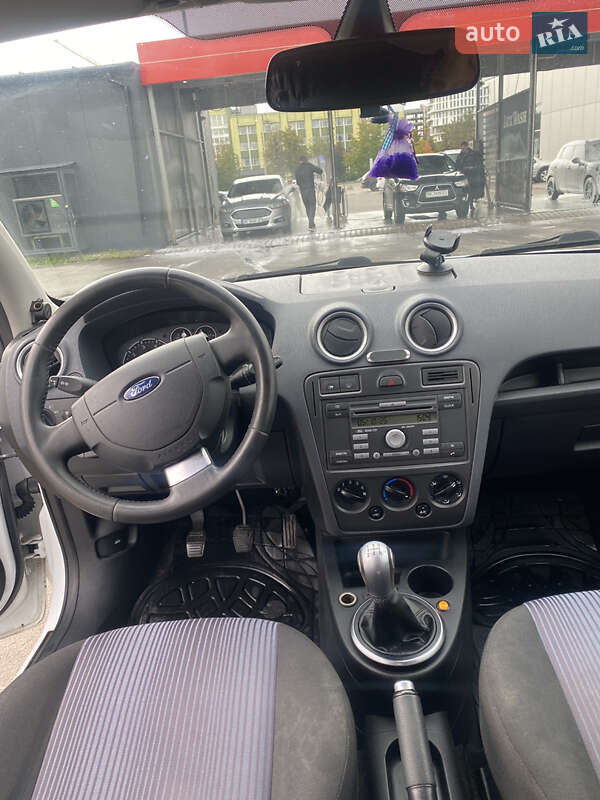 Хэтчбек Ford Fusion 2011 в Львове