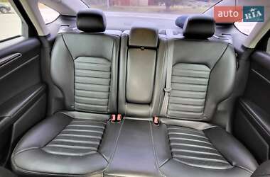 Седан Ford Fusion 2013 в 