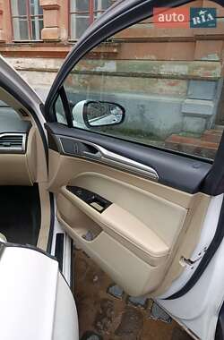 Седан Ford Fusion 2015 в 
