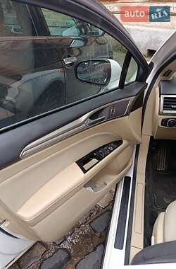 Седан Ford Fusion 2015 в 