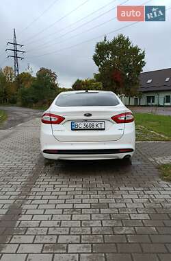 Седан Ford Fusion 2015 в 